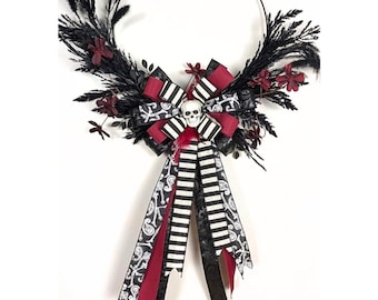 Skull Pirate Wreath Bow: Black & White Halloween Decor (10x20in)