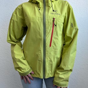 Rare Arc&#39;teryx Gore-Tex Paclite Shell Women&#39;s Jacket