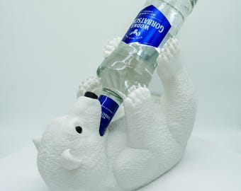 Impresión 3D de oso polar con soporte para botellas de vino