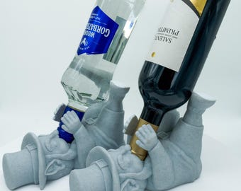 Portabotellas de vino con diseño de duende impreso en 3D: portabotellas de fantasía, elegante decoración de bar, idea de regalo para amantes del vino y la fantasía.