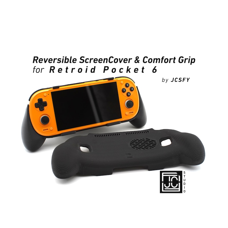 Op de afbeelding: Een oranje en zwarte Retroid Pocket 6 handheld gaming device met een zwart scherm en een zwarte comfort grip. De tekst "Reversible ScreenCover & Comfort Grip for Retroid Pocket 6" wordt weergegeven.