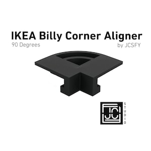 Könnte beinhalten: Schwarzer Eckausrichtungsadapter aus Kunststoff für IKEA Billy Bücherregale, der für einen 90-Grad-Winkel sorgt. Der Adapter ist aus strapazierfähigem Kunststoff gefertigt und einfach zu installieren.