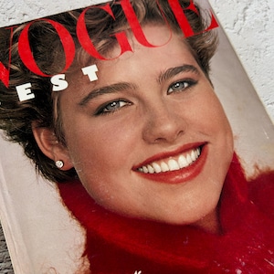 Vogue Royaume-Uni Novembre 1982 magazine de mode sur papier glacé vintage des années 80 Numéro de mode d'hiver pour marques de luxe Annonce Cadeau pour la Fête des Mères