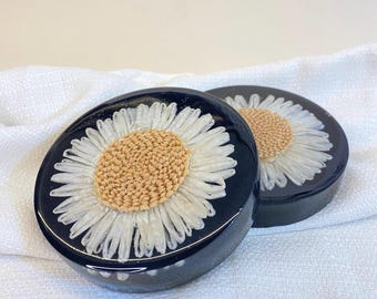 Set of 2 Botanical Flower Resin Coaster – Black & Clear Floral Coasters, Handmade Nature Decor, Housewarming Gift
