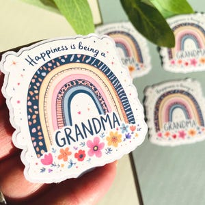 Pegatina troquelada de vinilo mate o brillante con diseño floral de abuela, ideal para portátil, botella de agua, vaso, papelería floral, regalo para abuela.