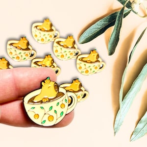Épinglette en émail Capybara, épinglette de revers/collier, accessoire cadeau, jolie épinglette en émail tasse de thé, breloque de sac pour amoureux des animaux de collectionneur d'épingles