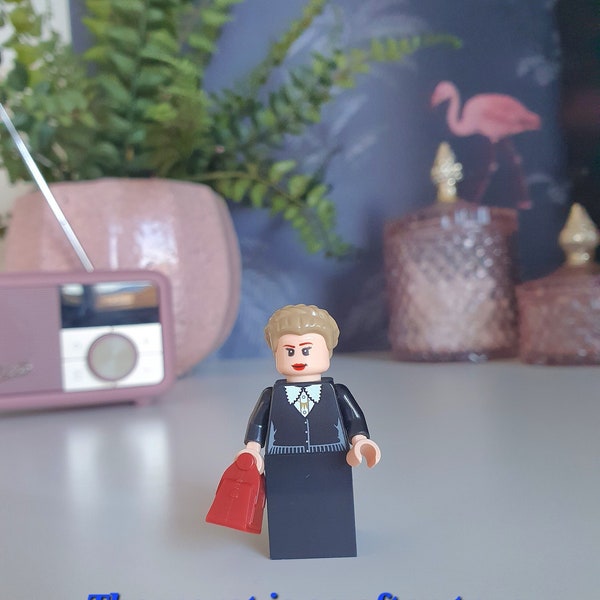 Agatha Christie® Miss Marple Aangepaste minifiguurset Cadeau voor schrijvers Cadeaus voor boekenliefhebbers Miss Marple sleutelhanger Moordmysterie nieuwigheid cadeau