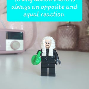 Minifigura personalizada de Isaac Newton, regalo para físico, con manzana
