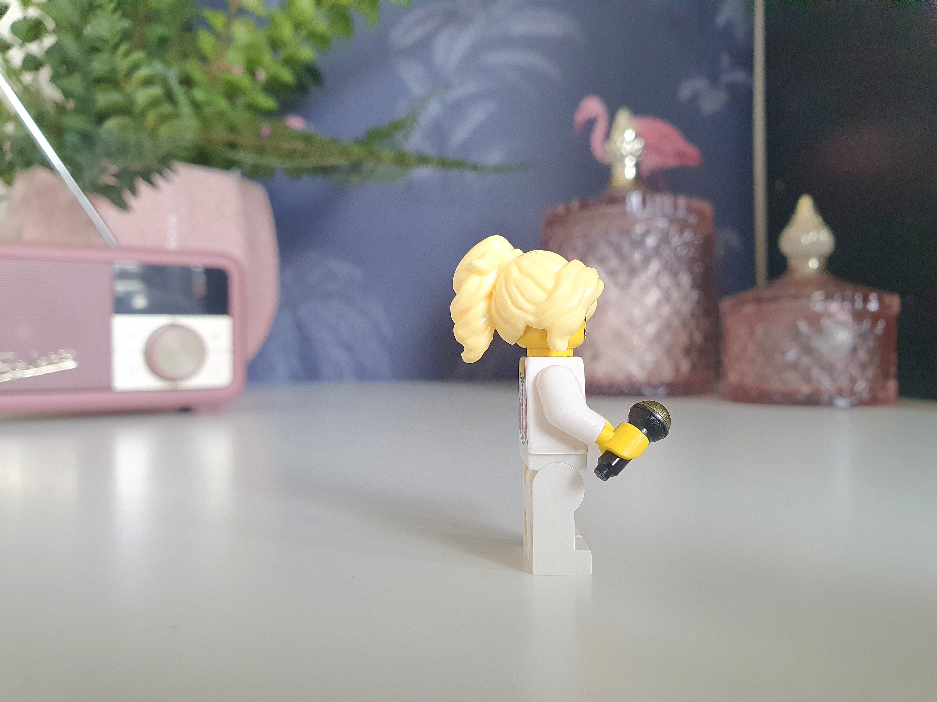 新品未開封★ALIVE ドンヘソウルソロコン ミニドール KEYRING 銀テ付 Dolly Parton LEGO® Minifigure: Country Music Keychain or Giftbox
