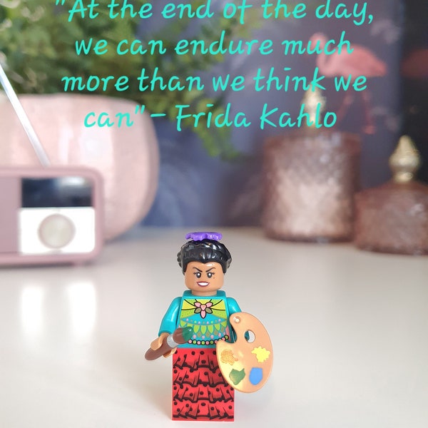 Minifigura personalizada de Frida Kahlo®. Regalos de pintor mexicano para amantes del arte regalos para artistas regalos para profesores y conferenciantes llavero opción de caja de regalo