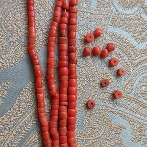 1960 年代の本物の地中海赤珊瑚を使用したヴィンテージ珊瑚ネックレス 