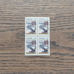 Timbres-poste de paysages d'hiver 1989 / Timbres canadiens anciens / Rivière Gosselin enneigée / Cartes de voeux Noël / Or blanc bleu