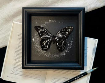 Caja de sombras de mariposa celestial: decoración gótica para el hogar, arte de pared enmarcado
