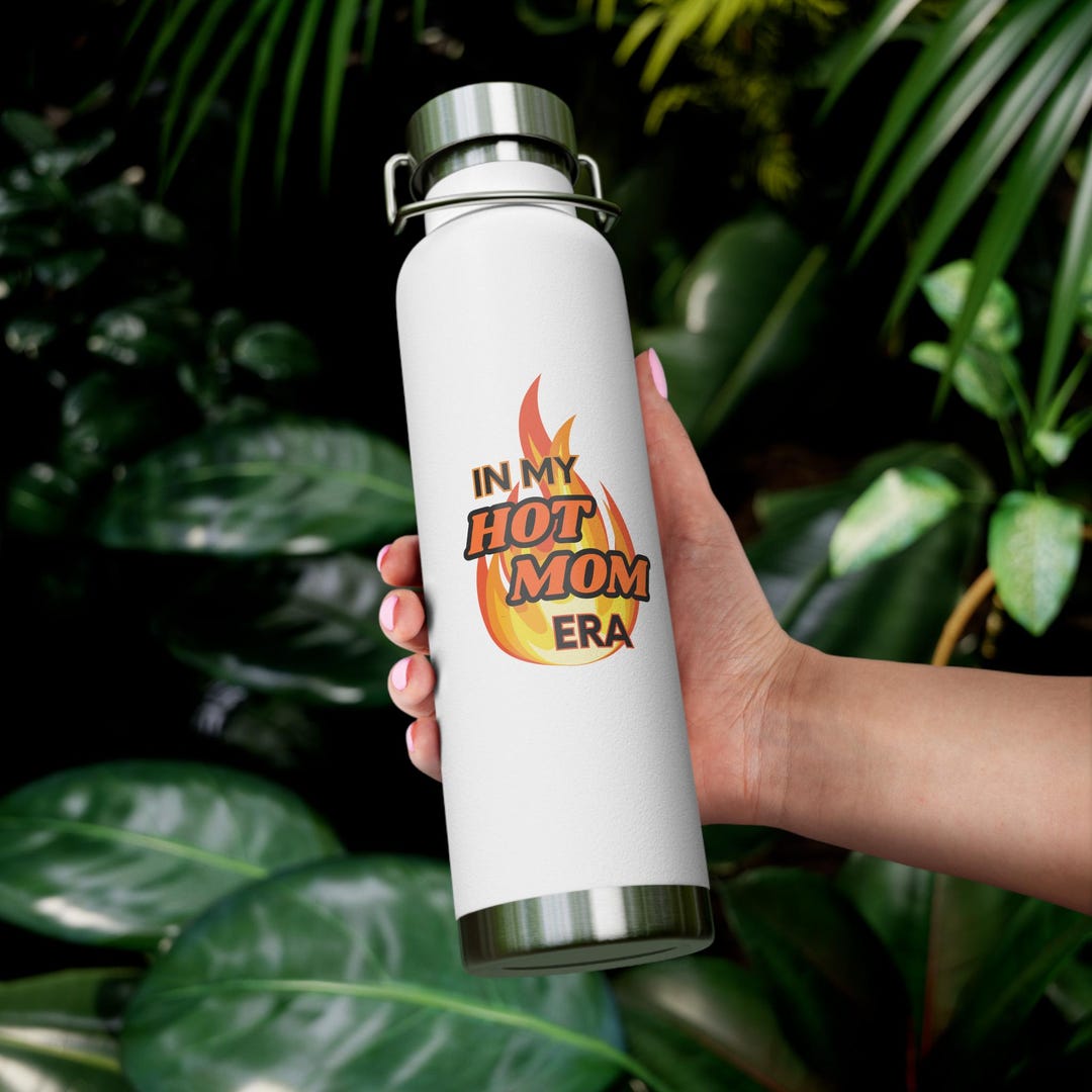 In meiner heißen Mom Era Kupfer-vakuumisolierte Flasche, 22 Unzen, Muttertagsgeschenk, Wasserflaschengeschenk für sie, Babypartygeschenk, Geschenk für die neue Mutter