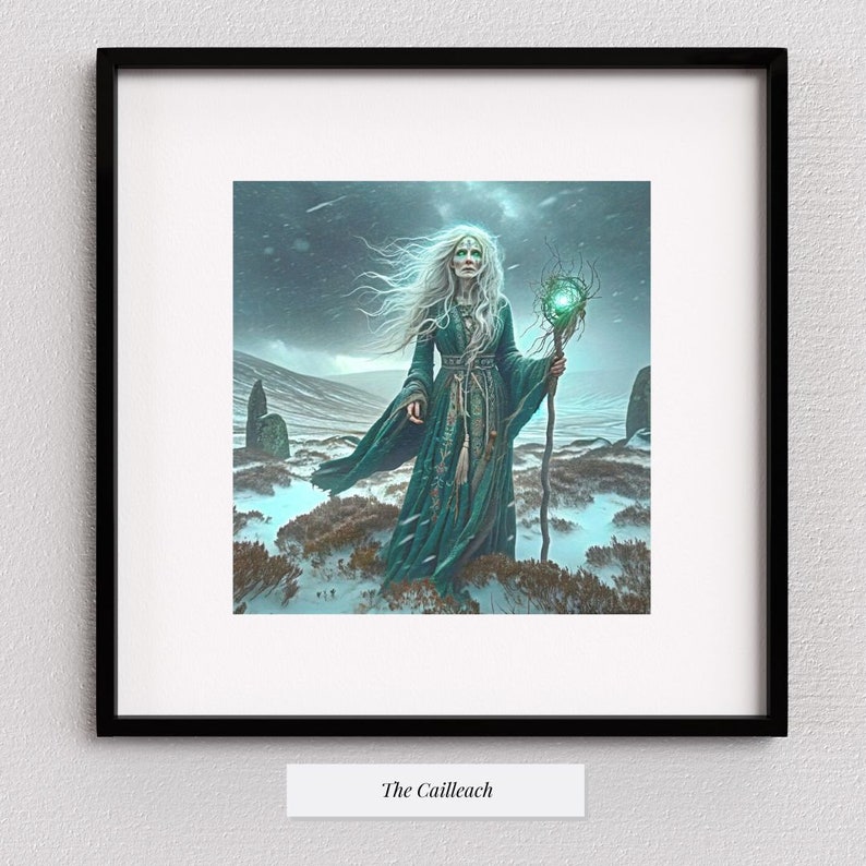 Puede incluir: Una mujer con el pelo largo y blanco se encuentra en un paisaje nevado, sosteniendo un bast&oacute;n con un orbe brillante en la parte superior. Lleva una larga t&uacute;nica verde y parece ser una figura m&iacute;stica. El texto "The Cailleach" est&aacute; debajo de la imagen.
