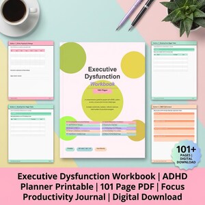 Peut inclure: Un cahier num&eacute;rique intitul&eacute; "Executive Dysfunction Workbook" avec une couverture rose et verte. Le cahier comprend plus de 100 pages et est con&ccedil;u pour les personnes atteintes de TDAH et d'autisme. L'image montre &eacute;galement une tasse de caf&eacute;, des stylos et une petite plante.