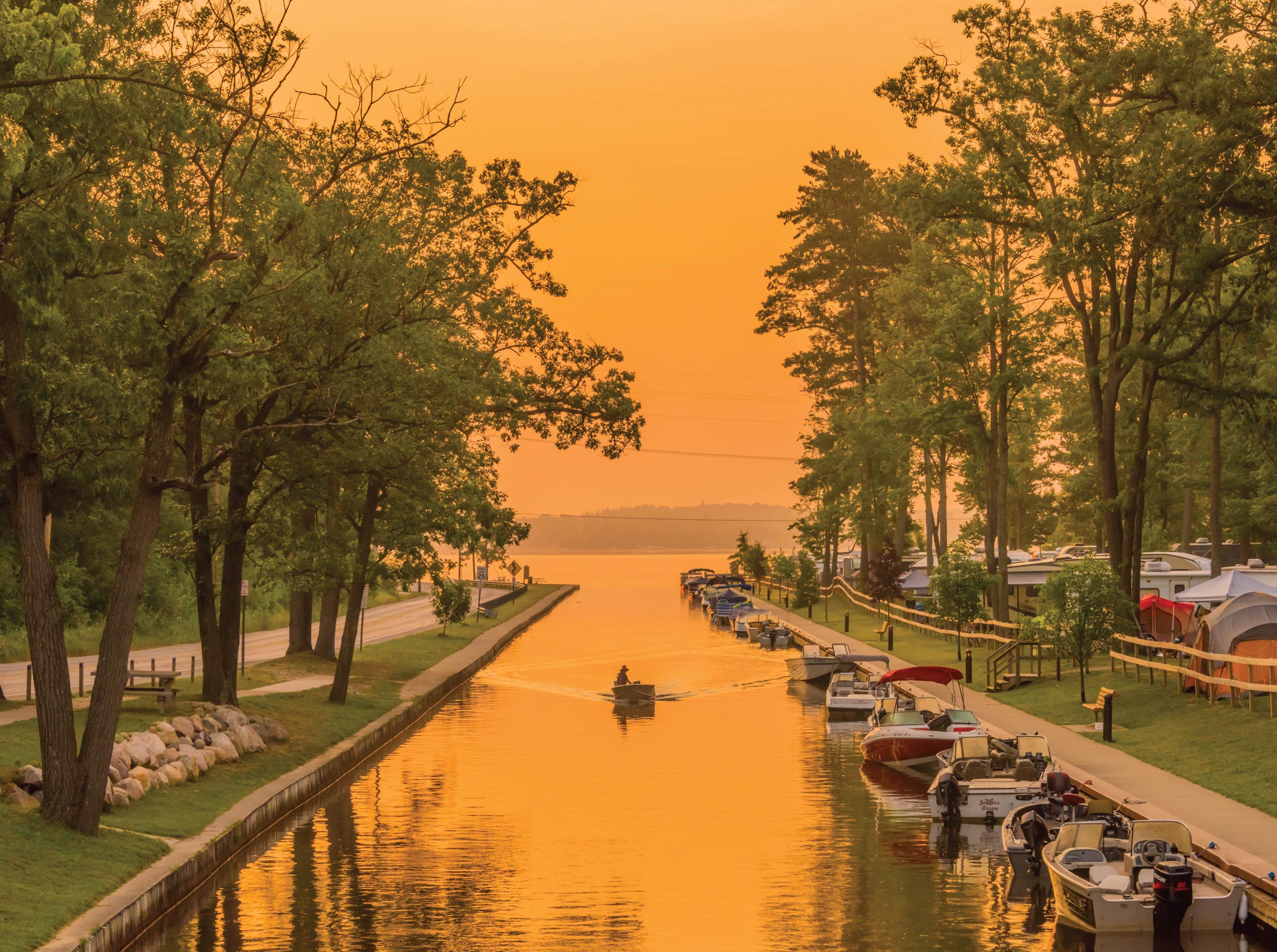 Cadillac Canal - 1000 Piece Jigsaw Puzzle - MI Puzzles by Phil Stagg ...