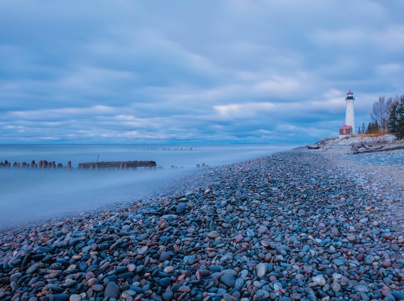 Crisp Point Lighthouse - 1000 Piece Jigsaw Puzzle - MI Puzzles by Phil ...