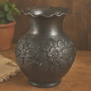 Vintage Dona Rosa Black Clay Pottery Vase – Barro Negro Oaxaca Mexico – Handcrafted Floral Design – Collectible Mexican Folk Art – Free Ship