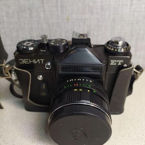 Zenit ET Soviet 35mm SLR Camera, Black, with Helios 44M-4 58mm f/2 Lens