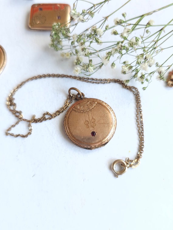 Antique Victorian rolled gold Locket with chain w… - image 3
