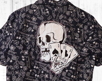Skeleton Cards Upcycled Button Down Shirt / Ropa reciclada pequeña para hombre