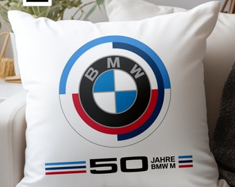 Housse de coussin avec logo BMW | Coussin de voiture | Housse de coussin BMW | Décoration intérieure | Cadeau BMW | Emblème 50 ans de M