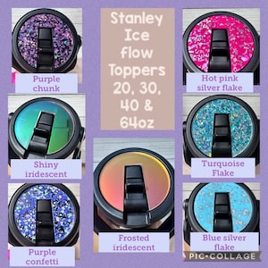 Puede incluir: Un collage de nueve diferentes tapas Stanley Ice Flow en varios colores y acabados, incluyendo trozo morado, iridiscente brillante, iridiscente esmerilado, confeti morado, escama plateada rosa intenso, escama turquesa y escama plateada azul. Las tapas están disponibles en tamaños de 20, 30, 40 y 64 onzas.