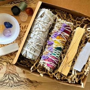 Spiritual Cleansing Kit Sage Bundle Palo Santo Healing Crystal Chakra Healing Set Housewarming Gift Sacred Space Energy Clearing Ritual Kit