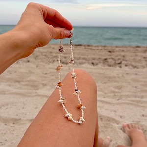 Mini Shell Choker Necklace – Beige Mother of Pearl Beads – Handmade Beach Jewelry – Delicate Natural Seashell Necklace