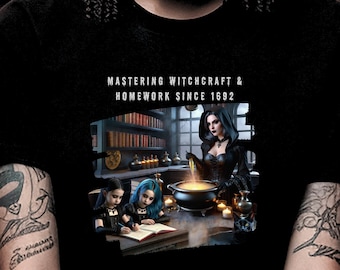 Lustiges Hexen Mutter T-Shirt: Mastering Witchcraft & Homework Seit 1692 - Gothic Tee
