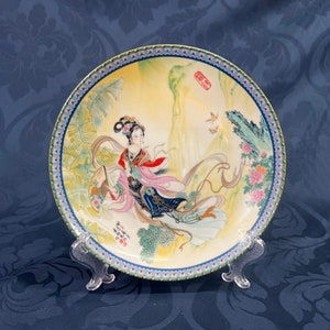 Chinese Imperial Jingdezhen China Porcelain Plate “Beauties of the Red Mansion” Pao Chai 1985, Antique China