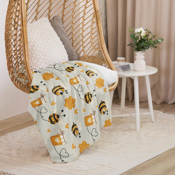 Cuddly blanket Sherpa blanket "fat bee" // baby blanket // living blanket // warm stroller blanket