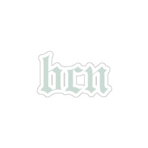 Könnte beinhalten: Ein Aufkleber mit dem Wort "bon" in gotischer Schrift in hellblau.