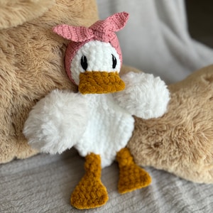 Della the duck, peluche crochetée à la main image 1