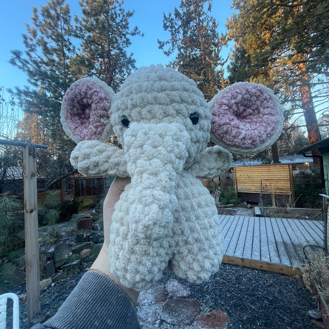 Crochet Elephant Plushie // Elephant Amigurumi // Bernat Blanket Yarn