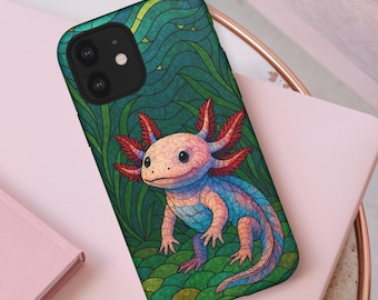 Peut inclure: Une coque de téléphone avec une illustration colorée d'une axolotl dans un environnement aquatique vert et bleu. L'axolotl est rose avec des branchies rouges et des marques bleues et vertes. La coque a une découpe pour l'appareil photo du téléphone.