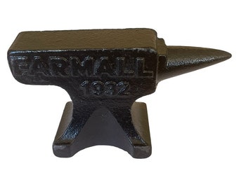 Incudine in ghisa Farmall in miniatura da 12 cm nera