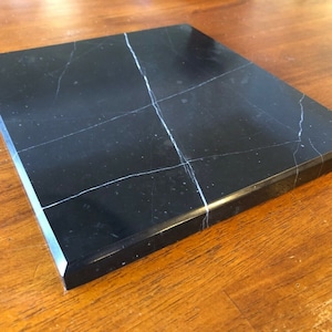 DEUX bases en marbre noir de 9,25 x 10 x 3/4 po. LIVRAISON GRATUITE !!