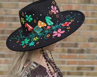 Fedora pintado a mano con forma de hongo