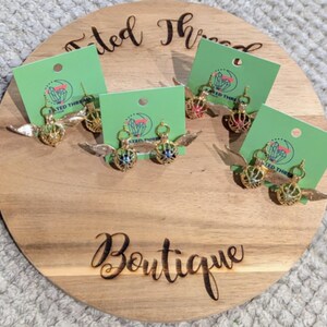 Pendientes deslizantes Pearl House Wizard Ball de oro de 18 quilates
