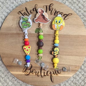 Throwback-animation Blandade badge-rullar
