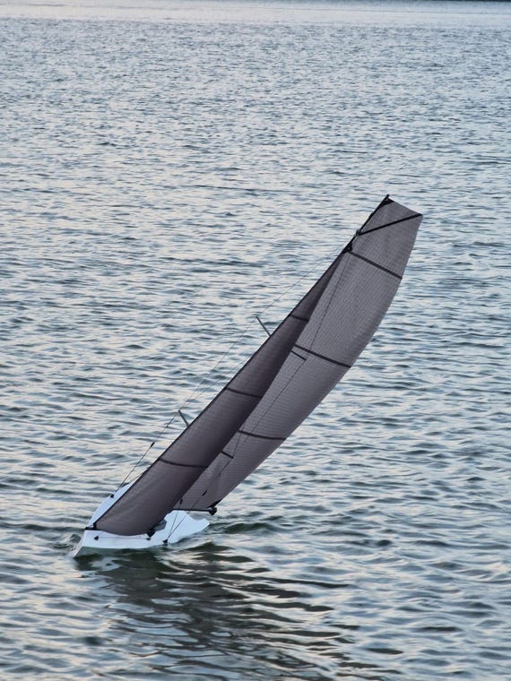 3D Printable RC Sailboat (675mm) – STL Files – Performance Model Yacht + Step-by-Step PDF Guide