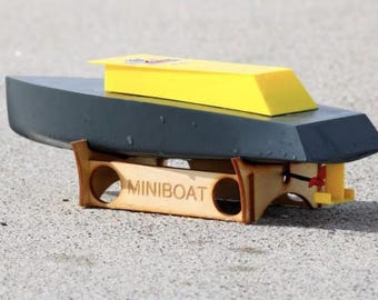 Supporto tagliato al laser per barca RC con foil stampabile in 3D