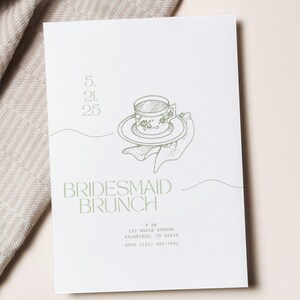 Könnte beinhalten: Eine weiße Einladungskarte mit grünem Text und einer Strichzeichnung einer Teetasse und Untertasse. Der Text lautet "5. 21. 25 BRIDESMAID BRUNCH 9 AM 133 MAPLE AVENUE FAIRFIELD, CT 06834 RSVP (123) 456-7892"