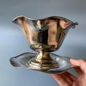 Vintage metal pedestal bowl / silver plated / scalloped edge / raised tray / gravy boat / vintage sugar tray / small storage / planter