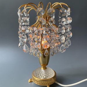 Petite lampe de table vintage en laiton et verre taillé / abat-jour décoratif en cristal / détails de griffe de lion / éclairage de table de chevet / présentoir de décoration intérieure