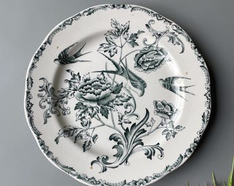 Plato antiguo sueco de Rörstrand, modelo Svala, decoración floral verde con motivos de pájaros.