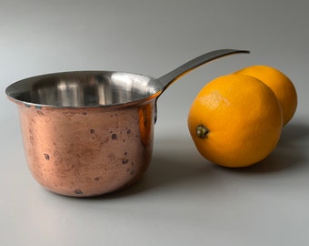 Small vintage copper pot / brass handle / sautè pan / bowl / vintage copperware / kitchen decor display / milk warming pot / kitchenware