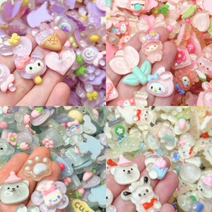 Confezione di ciondoli in resina pastello / Forniture Kawaii Decoden, cabochon con personaggi per lavori fai da te / Mix viola, rosa, blu, bianco